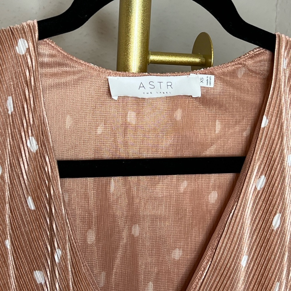 Astr The Label pleated Polka Dot Cropped Top - Picture 3 of 5